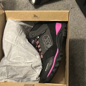 Discovery Black and Pink Hiking Boots